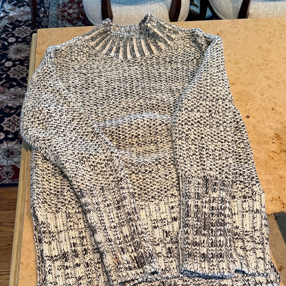 Minkpink Women's Black and White Sweater